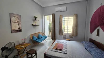 Camera Matrimoniale con Balcone — alleyhomestay 2